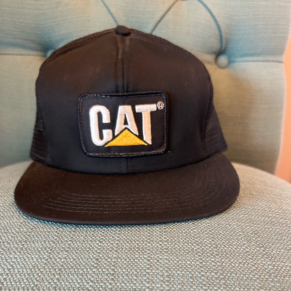 Caterpillar (CAT) black mesh snapback trucker hat
